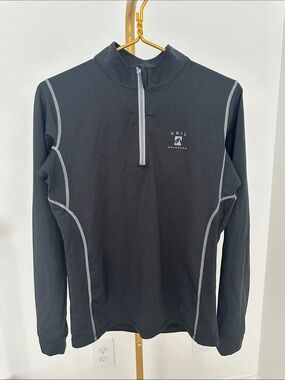 Woman’s Black Long-Sleeve fleece pullover